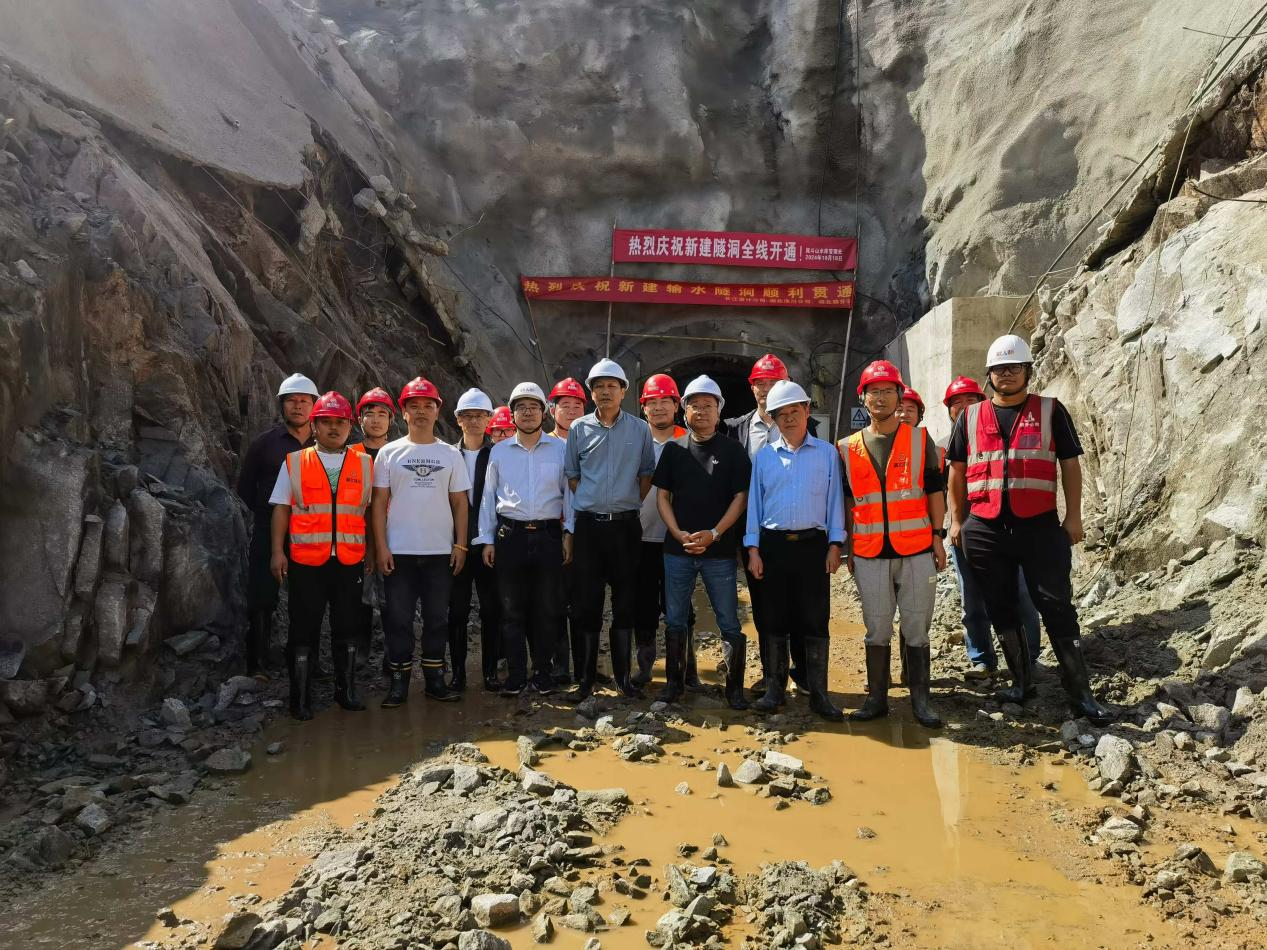 红安县尾斗山水库除险加固工程输水隧洞成功贯通