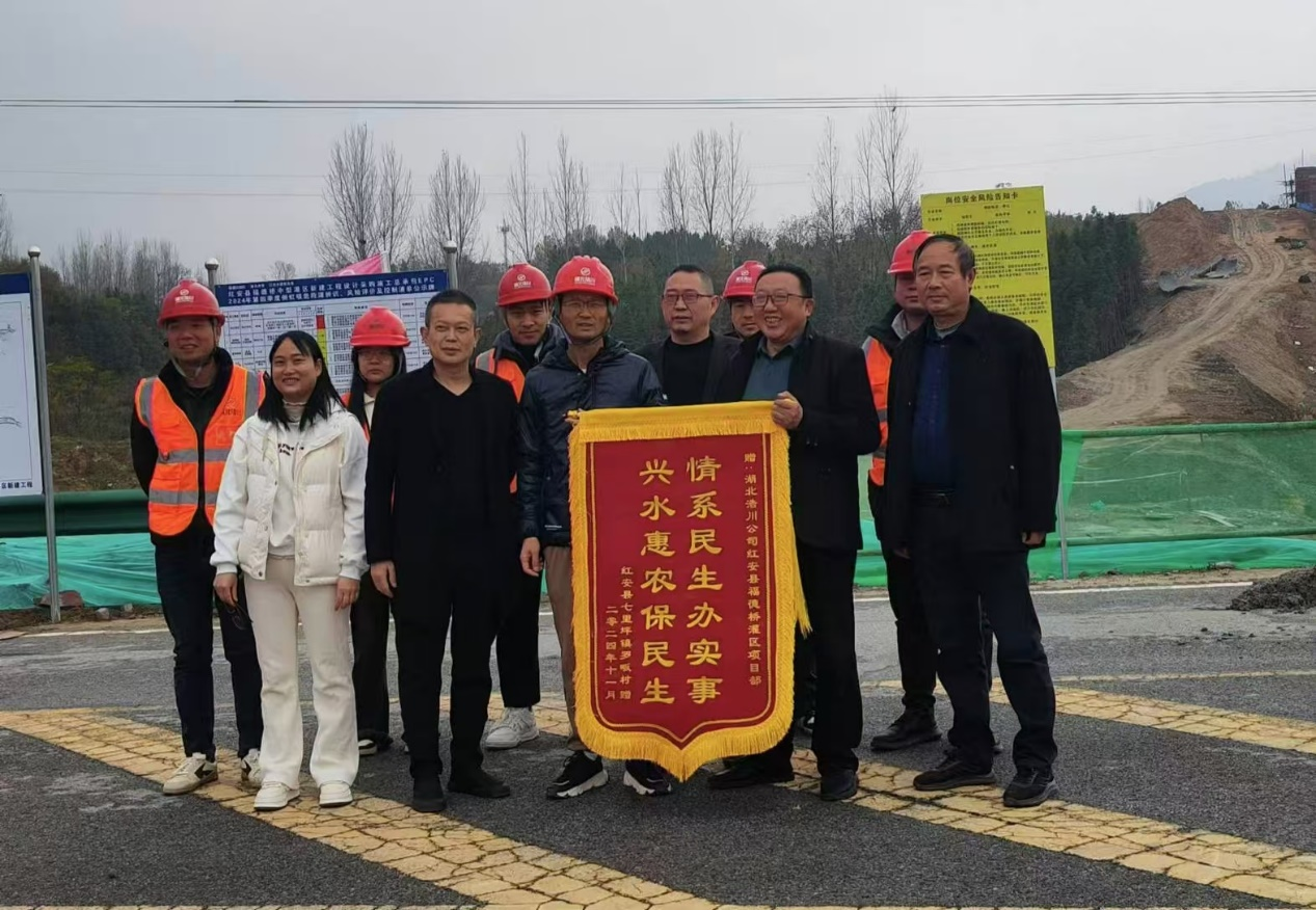 匠心独运铸精品，百姓感恩赠锦旗